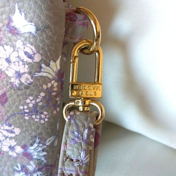 Steve Madden Wristlet - Picture 5 of 11